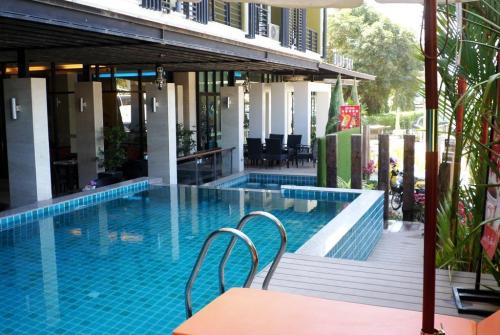 2 фото отеля Blue Sky Patong Hotel 3* 