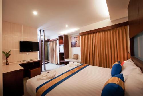 4 фото отеля Blue Sky Patong Hotel 3* 