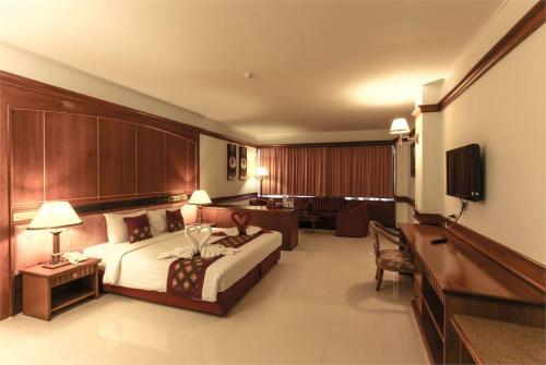 5 фото отеля Camelot Hotel Pattaya 3* 