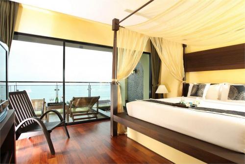 22 фото отеля Centara Blue Marine Resort & Spa Phuket 4* 