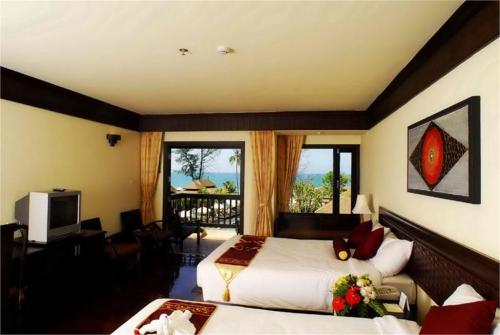 2 фото отеля Centara Seaview Resort Khao Lak 4* 