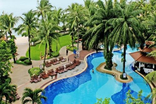 4 фото отеля Cholchan Pattaya Resort 4* 
