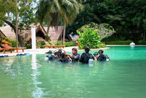 15 фото отеля Coral Island Resort 3* 
