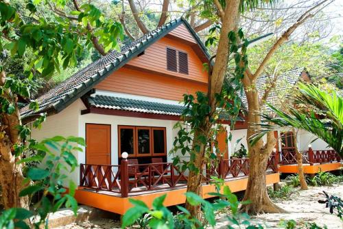 27 фото отеля Coral Island Resort 3* 