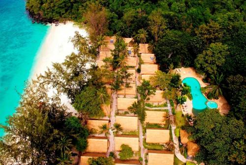 7 фото отеля Coral Island Resort 3* 
