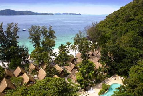 8 фото отеля Coral Island Resort 3* 