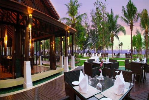 13 фото отеля D Varee Mai Khao Beach 4* 