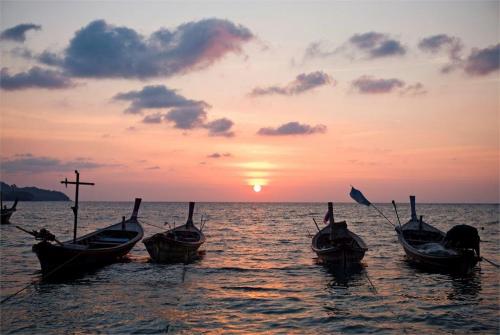 64 фото отеля Dewa Nai Yang Beach Phuket 5* 