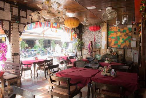 17 фото отеля Gold Coast Inn Pattaya By Shakespeare 2* 