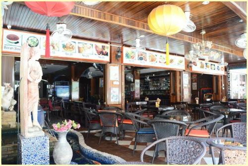 2 фото отеля Gold Coast Inn Pattaya By Shakespeare 2* 