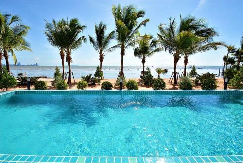 2 фото отеля Golden Dragon Beach Resort 4* 