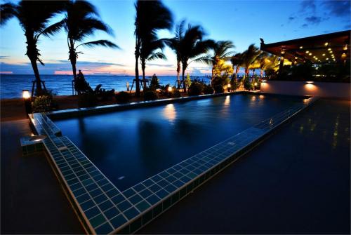 4 фото отеля Golden Dragon Beach Resort 4* 