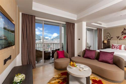 16 фото отеля Grand Mercure Phuket Patong 5* 