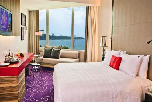 4 фото отеля Hard Rock Hotel Pattaya 4* 