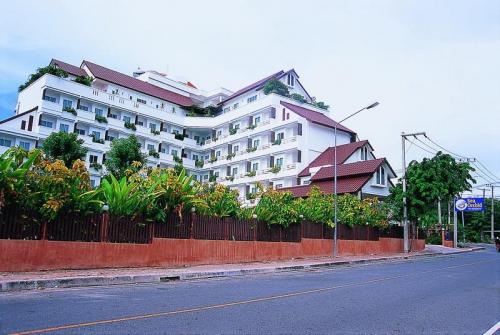 8 фото отеля Hill Fresco Pattaya 3* 