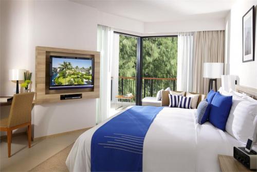 11 фото отеля Holiday Inn Resort Phuket Mai Khao Beach 5* 