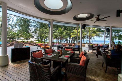 18 фото отеля Holiday Inn Resort Phuket Mai Khao Beach 5* 