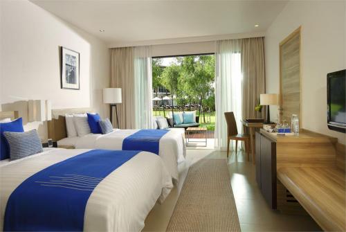 8 фото отеля Holiday Inn Resort Phuket Mai Khao Beach 5* 