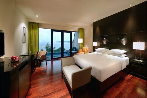 18 фото отеля Hyatt Regency Resort Phuket 5* 