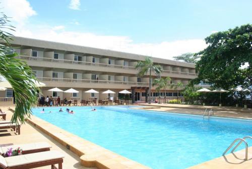 2 фото отеля Isawanya Beach Resort 3* 
