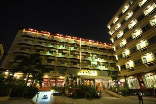 2 фото отеля Ja Villa Pattaya 3* 