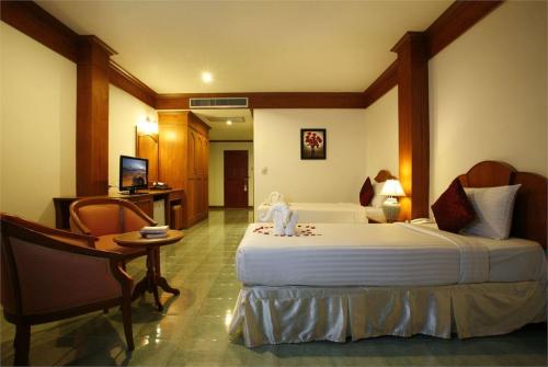 12 фото отеля Jiraporn Hill Resort Patong 3* 