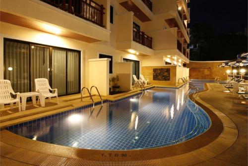 5 фото отеля Jiraporn Hill Resort Patong 3* 