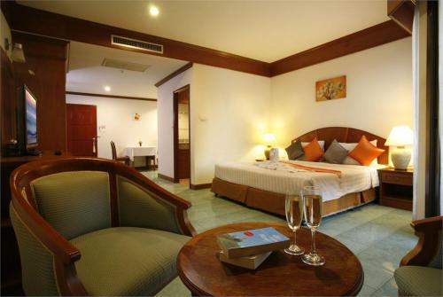 7 фото отеля Jiraporn Hill Resort Patong 3* 