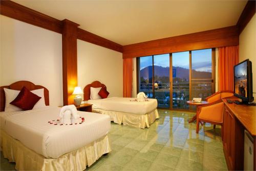 8 фото отеля Jiraporn Hill Resort Patong 3* 