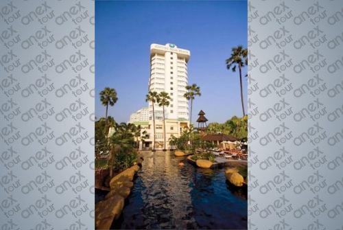 2 фото отеля Jomtien Palm Beach Hotel 4* 