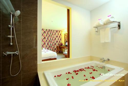 12 фото отеля Karon Phunaka Resort & Spa 4* 