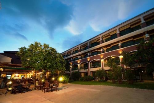 6 фото отеля Karon Sea Sands Resort 4* 