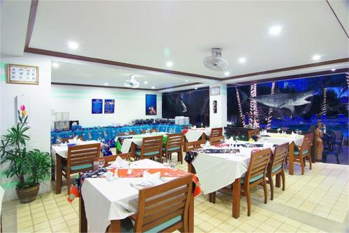 5 фото отеля Karon Whale Resort 3* 