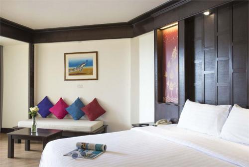 12 фото отеля Kata Beach Resort & Spa 4* 
