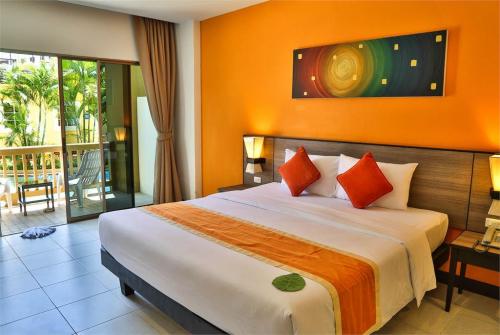 10 фото отеля Kata Sea Breeze Resort 4* 