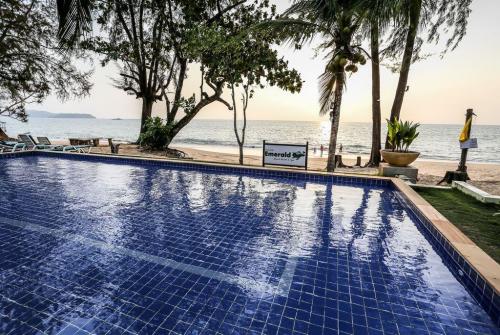30 фото отеля Khaolak Emerald Beach Resort & Spa 4* 