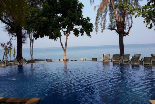 31 фото отеля Khaolak Emerald Beach Resort & Spa 4* 
