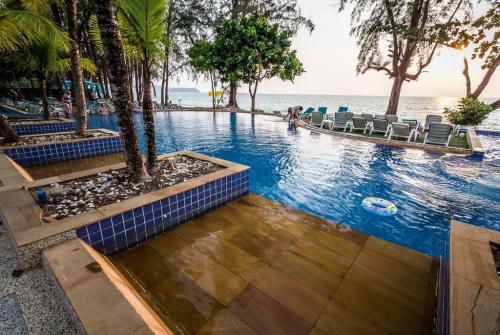 32 фото отеля Khaolak Emerald Beach Resort & Spa 4* 