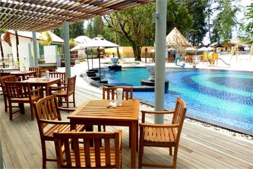 14 фото отеля Mai Khao Lak Beach Resort & Spa 4* 