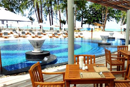 2 фото отеля Mai Khao Lak Beach Resort & Spa 4* 