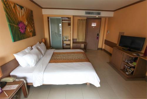 6 фото отеля Mercure Hotel Pattaya 4* 