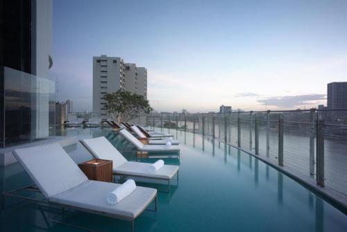 2 фото отеля Millennium Hilton Bangkok 5* 