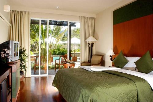 16 фото отеля Mission Hills Phuket Golf Resort & Spa 5* 