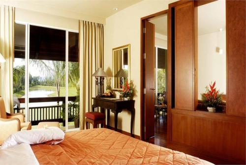 22 фото отеля Mission Hills Phuket Golf Resort & Spa 5* 