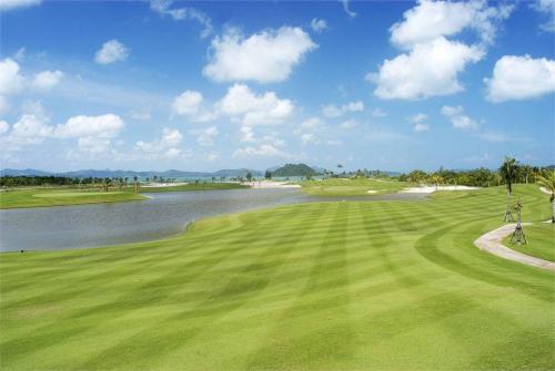 5 фото отеля Mission Hills Phuket Golf Resort & Spa 5* 