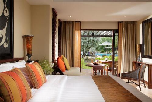 3 фото отеля Movenpick Resort & Spa Karon Beach Phuket 5* 