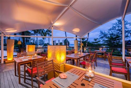 40 фото отеля Movenpick Resort & Spa Karon Beach Phuket 5* 