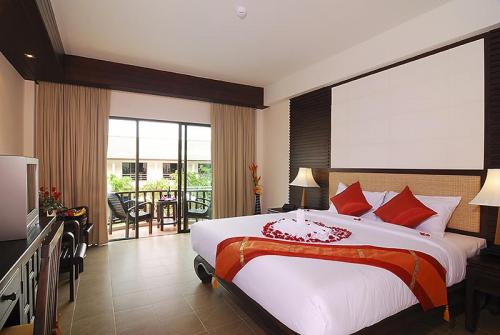 4 фото отеля Nipa Resort Patong Beach 4* 