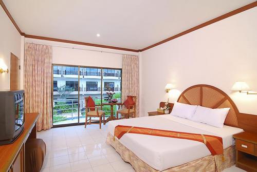 5 фото отеля Nipa Resort Patong Beach 4* 