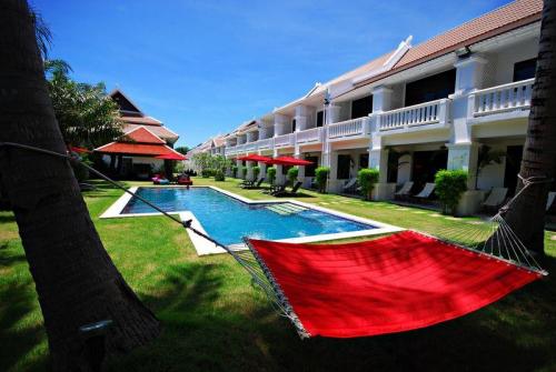 2 фото отеля Palm Grove Resort 4* 